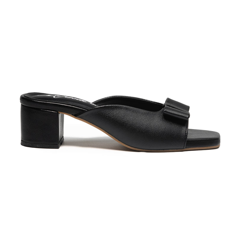Charme Cara Black