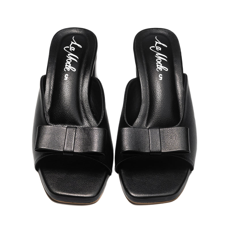 Charme Cara Black
