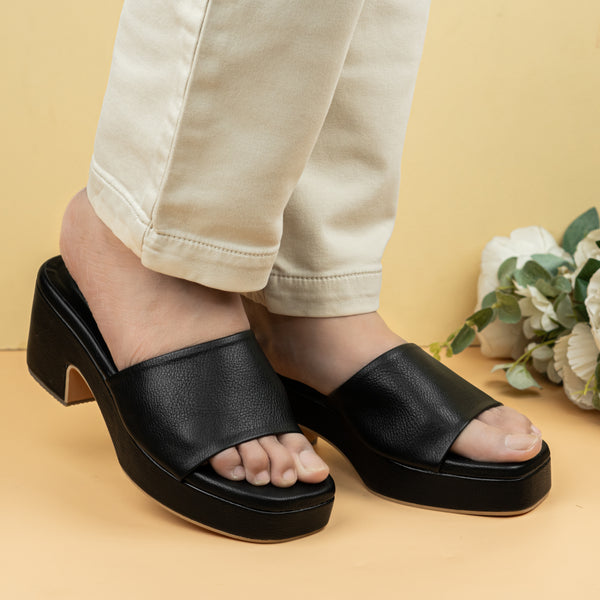 Dorothea Dew Black