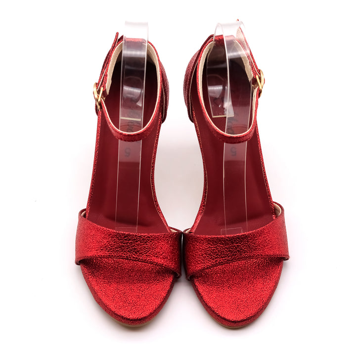 Larissa Laurel-Red